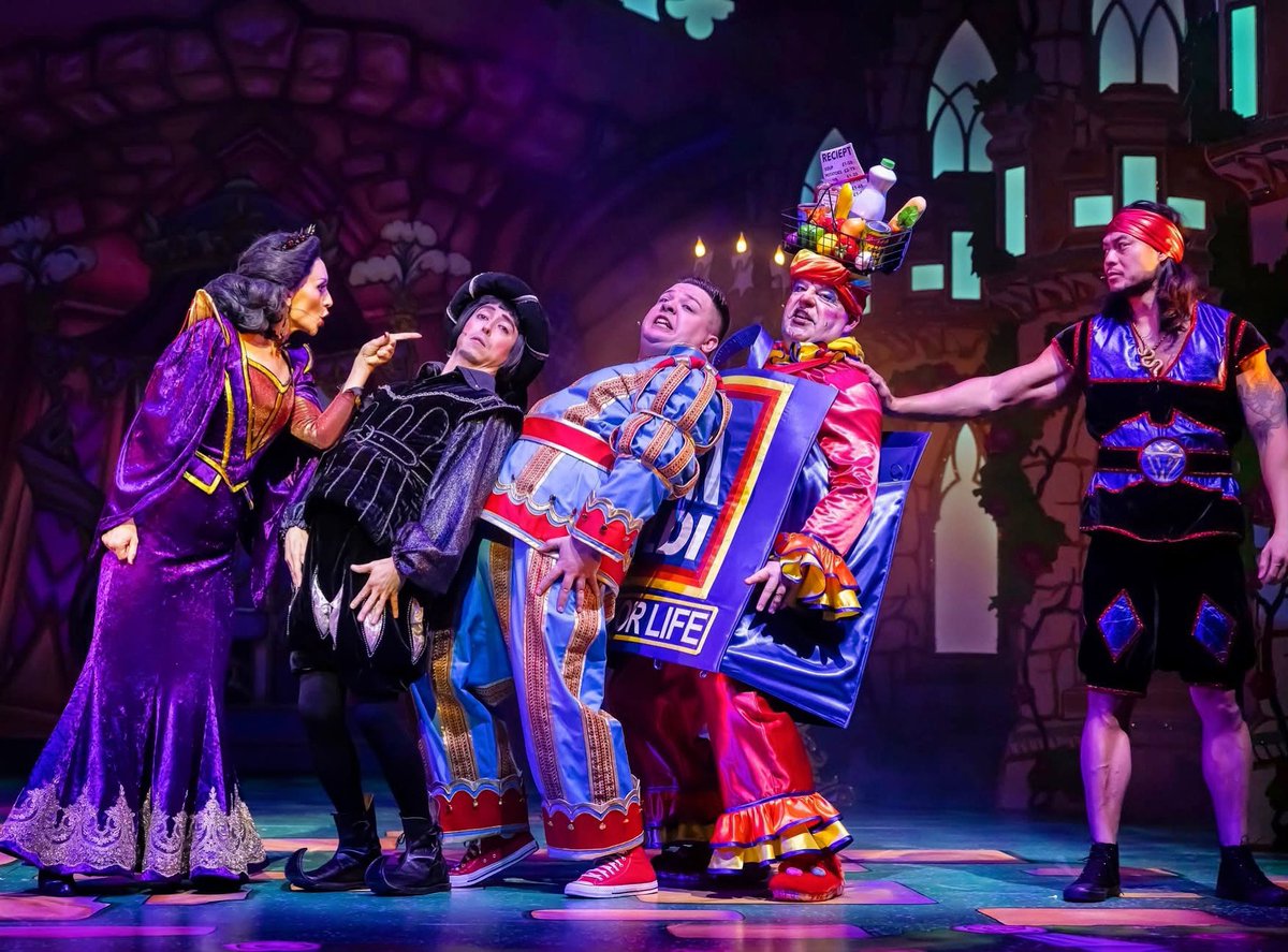George Akid (@georgeakid) on Twitter photo Tonight marks the halfway point of Snow White here at the <a href="/SheffieldLyceum/">SheffieldLyceum</a>! 🍎
There are still plenty of chances to catch this incredible show!
📸 <a href="/peachyraith/">Pamela Raith</a>
🎭 <a href="/EvolutionProdUK/">Evolution Productions</a>
#LyceumPanto #lyceumpantomime #panto #pantomime #theatre #snowwhite #pantoday Tonight marks the halfway point of Snow White here at the <a href="/SheffieldLyceum/">SheffieldLyceum</a>! 🍎
There are still plenty of chances to catch this incredible show!
📸 <a href="/peachyraith/">Pamela Raith</a>
🎭 <a href="/EvolutionProdUK/">Evolution Productions</a>
#LyceumPanto #lyceumpantomime #panto #pantomime #theatre #snowwhite #pantoday