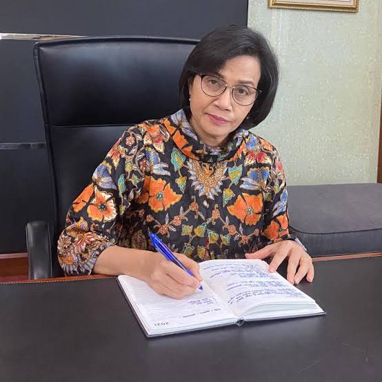 Berat jadi Sri Mulyani

Dalam pikirannya dan para ekonom pada umumnya, untuk mengoptimalkan penerimaan pajak solusi terbaik bukan menaikkan PPN, tetapi memberi stimulus pajak

Tapi, bosnya kali ini agak BEBAL. Keras kepala dan anti kritik. Apapun masalahnya, solusinya adalah
