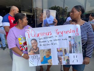 Los militares detuvieron a los 4 niños basándose en el perfilamiento racial, un procedimiento que discrimina, agrede y violenta a las personas por su apariencia física y color de piel. El Estado racista es responsable de estas prácticas racistas de represión.