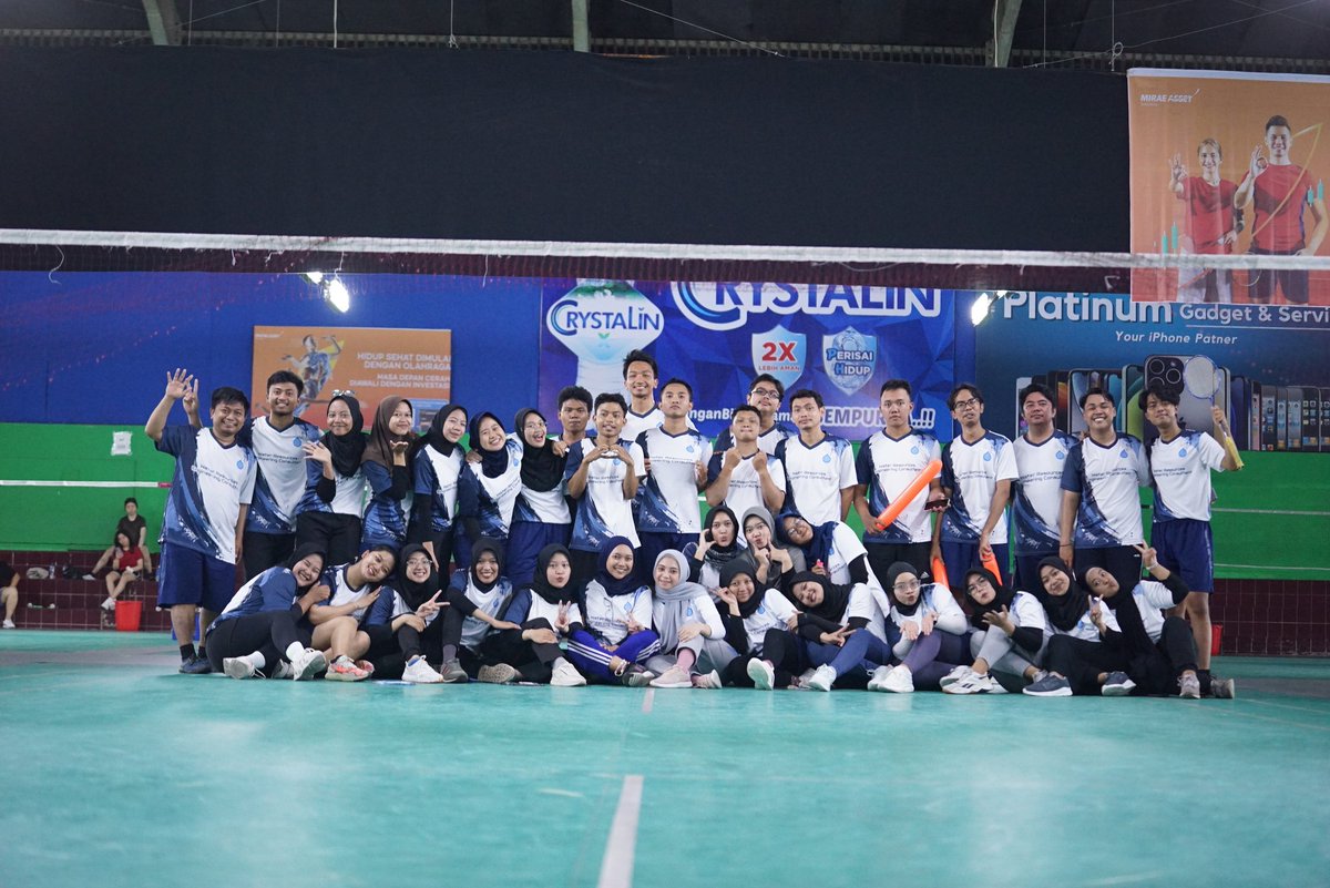 tyanrn's tweet photo. ayo adain lagi badmintonnya, tetap seru meski kalah 😝 https://t.co/IEvRKhtT5G