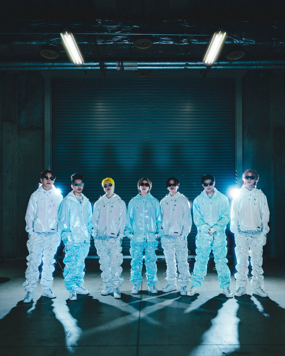 zaybxc231's tweet photo. それでこれが新曲の衣装になる？ってことは、発売前はこのスタイルでプロモーション☺️音楽番組出まくるのかな？
目立つしインパクト大だね✨
MVも宇宙的な内容なのかな？
新しい世界観が楽しみ😆

#BF_DOMETOUR_2BE
#BF_Spacecraft
#99percentis #bajowoo
#BEFIRST https://t.co/mZsDqpwRHq