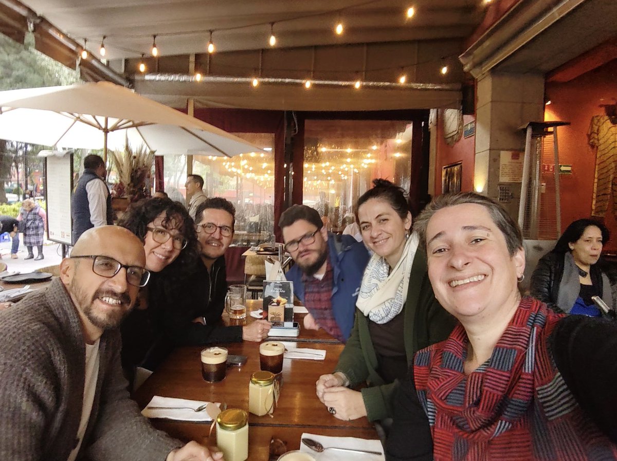 Mig_Moguel's tweet photo. Un año más celebrando la vida juntxs… ✨
#Fundar
@melamalo https://t.co/n6xnbo8o7i
