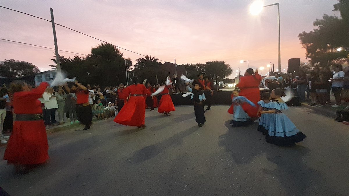 El miércoles 18 participamos de la celebración de un nuevo aniversario, el 28⁰, de la ciudad de #BATÁN.
Disfrutamos de los festejos y de la entrega de reconocimientos a vecinos destacados.
Acompañamos y felicitamos a su Delegada Municipal <a href="/MayraFretes95/">Mayra Fretes</a> y a toda su comunidad !