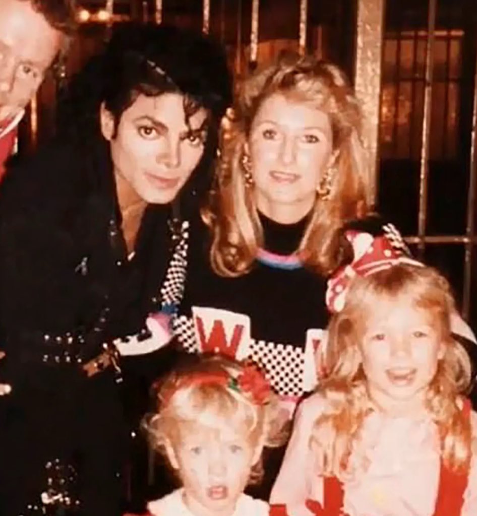 KimIfYaNasty's tweet photo. Fun fact: Paris Jackson and Paris Hilton were both named Paris because Michael and Kathy promised to name their first daughters Paris. https://t.co/x2LD3P52lF