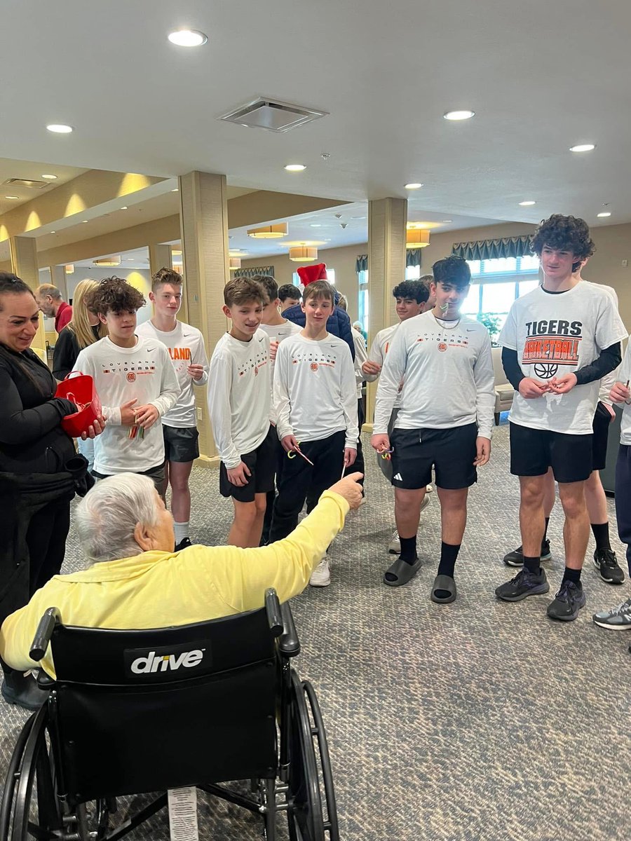 NieseBecky's tweet image. Today LMS 7th and 8th grade boys basketball spent the morning with the residents of Traditions of Deerfield. They exercised, played games, and sang Christmas carols together!