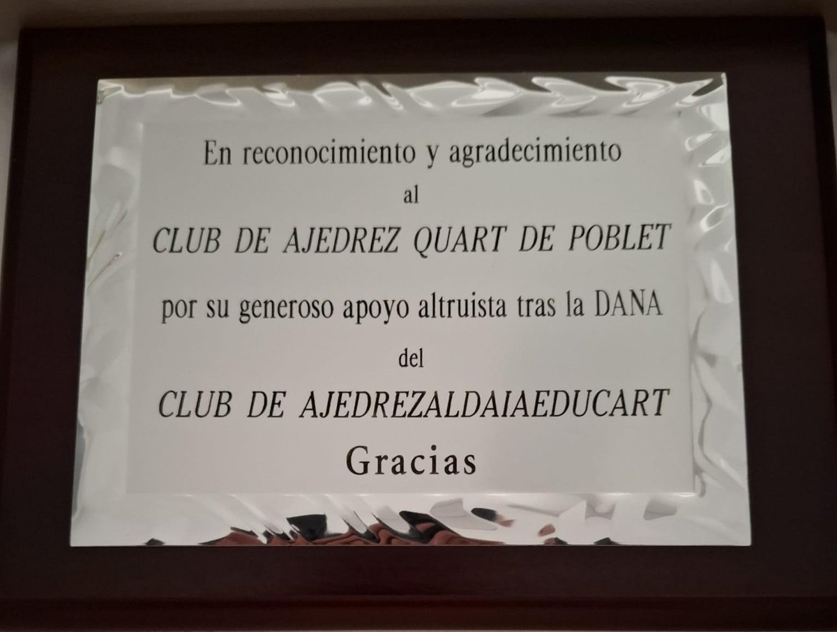ajedrezquart's tweet photo. Tras la finalización del torneo recibimos este gran detalle del C. A. Aldaia Educart. ¡Muchas gracias, compañeros!. Toda la inscripción del torneo será para el C. A. Aldaia para que le ayuden a volver a la normalidad y activar lo antes posible su club. 
¡MUCHAS GRACIAS A TODOS!👏 https://t.co/UIAGwOUVr1