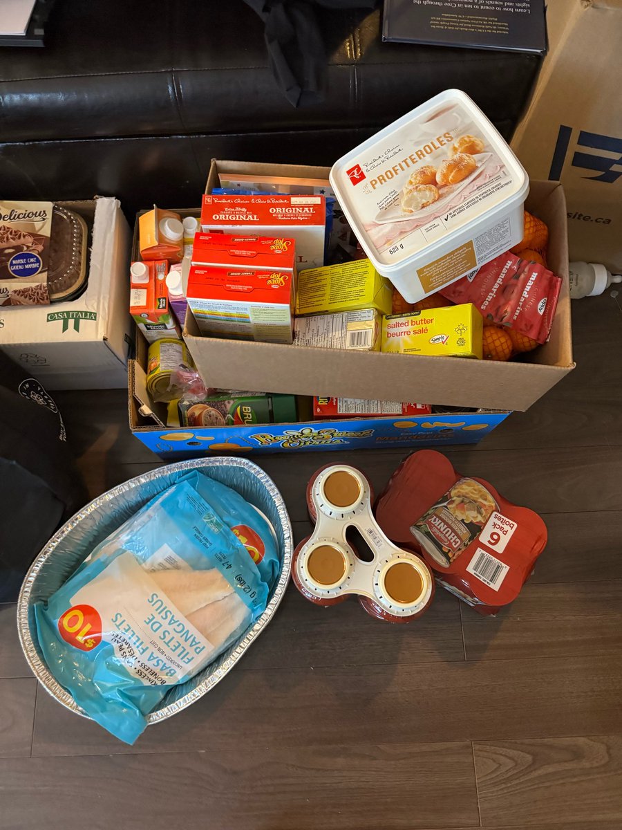 Delivery Day is well underway at the Expo Centre - thank you to our amazing elves and volunteers who are working hard to delivery holiday joy! 
#yeg #yeglocal