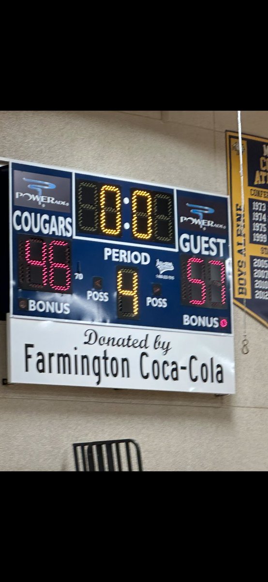 todd_sampson17's tweet photo. Nice win for the EL Boys Varsity basketball team 57-46 over @MBHSAthletics in Farmington this afternoon! https://t.co/zaScgseVLg