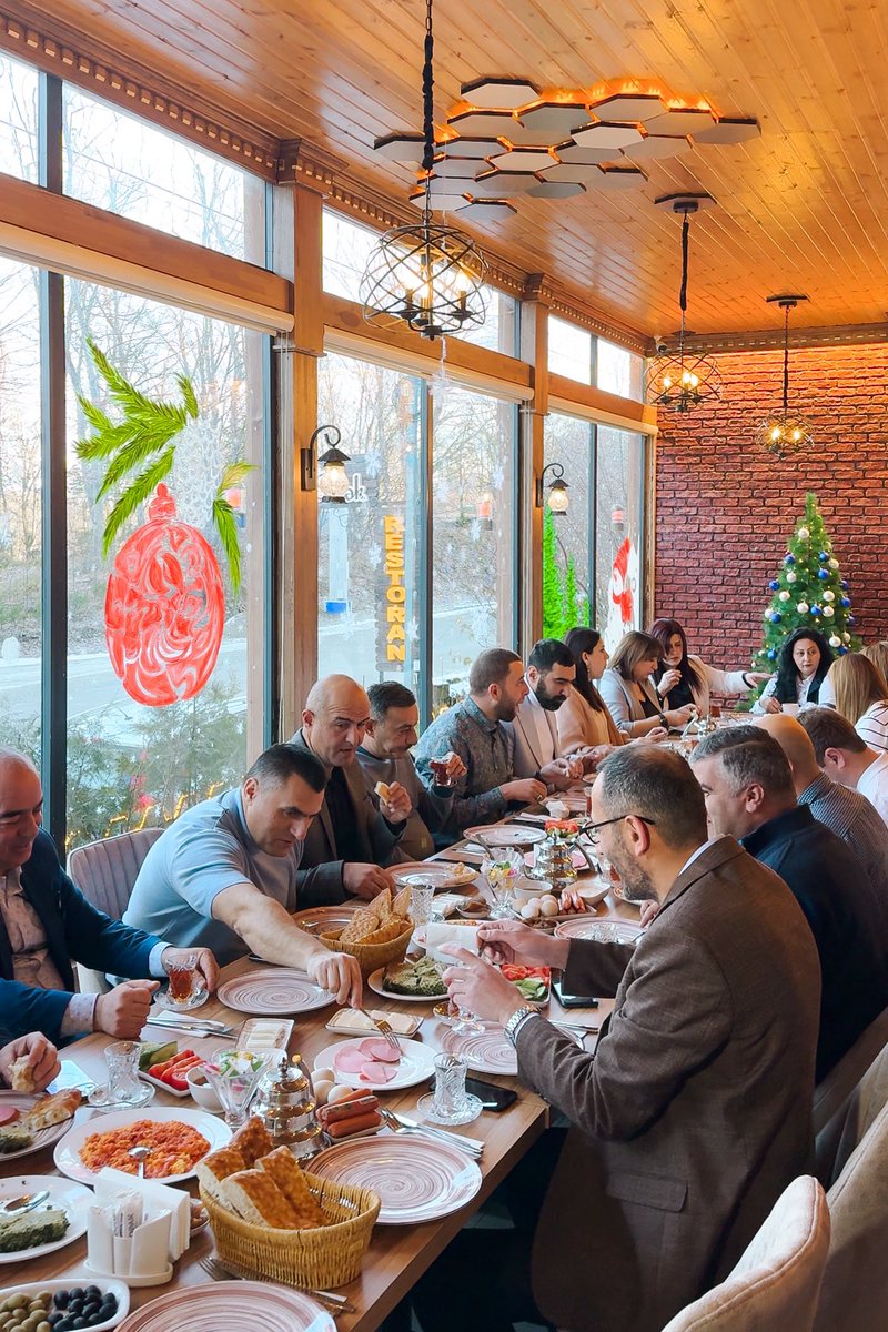 jabirli's tweet photo. Quba İş Adamlarına Dəstək-QİAD @qiadaz platformasının təşkilatçılığı ilə bölgədə fəaliyyət göstərən sahibkarlar  "Pətək" bal evində "Səhər Yeməyi" proqramında bir araya gəliblər.
İnanırıq ki, bölgədə iqtisadi tərəqqini dəstəkləməyi hədəfləyən #QIAD platformasının əhatə dairəsi daha da genişlənəcək və ölkəmizə öz layiqli töhfələrini verəcəkdir. 
QİAD-ın fəaliyyətlərində dəstək verən dövlət və hökumət qurumlarına, QİAD üzvlərinə, idarə heyətinə, dostlara dəstəklərinə görə təşəkkür edirik.
Azərbaycanımız üçün xeyirli, bərəkətli olsun !

Bir olaq, iri olaq, diri olaq, daha da güclü AZƏRBAYCAN 🇦🇿 olaq !