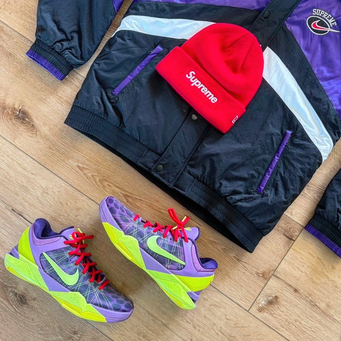 iAmTMCII's tweet photo. What y’all rocking today 
@outfitgrid #outfitgrid 
🧢#SupremeBeanie
🧥#SupremeJacket
👖#CarharttPants
👟#Kobe7Christmas https://t.co/XYoyHmt3Bk