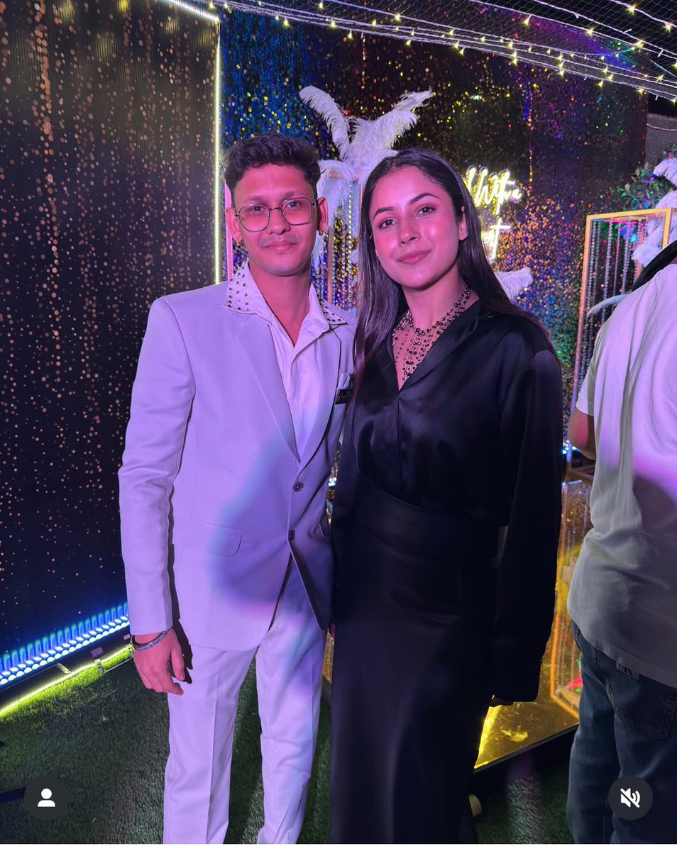 shehnaazloveme's tweet photo. She’s looking so pretty 🫶🏻🫶🏻#SHEHNAAZGILL https://t.co/Fngx00vcpa