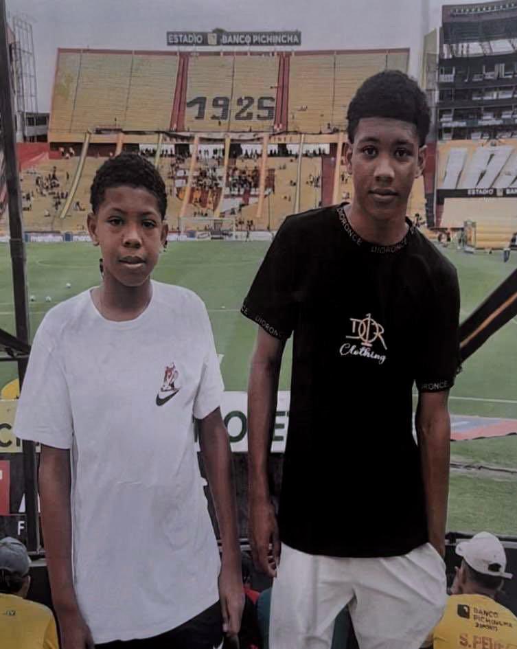 SaltosYadiraEc's tweet image. 🚨 ¡Atención! 🚨 
¡No más indiferencia! 

Dónde están❓Han pasado 13 días de silencio estatal y el dolor, la desesperación de sus madres aumenta. El 08 de diciembre tras un operativo en Las #Malvinas, Guayaquil, desaparecieron niños futbolistas:  

Saúl Arboleda (15 años), Steven…