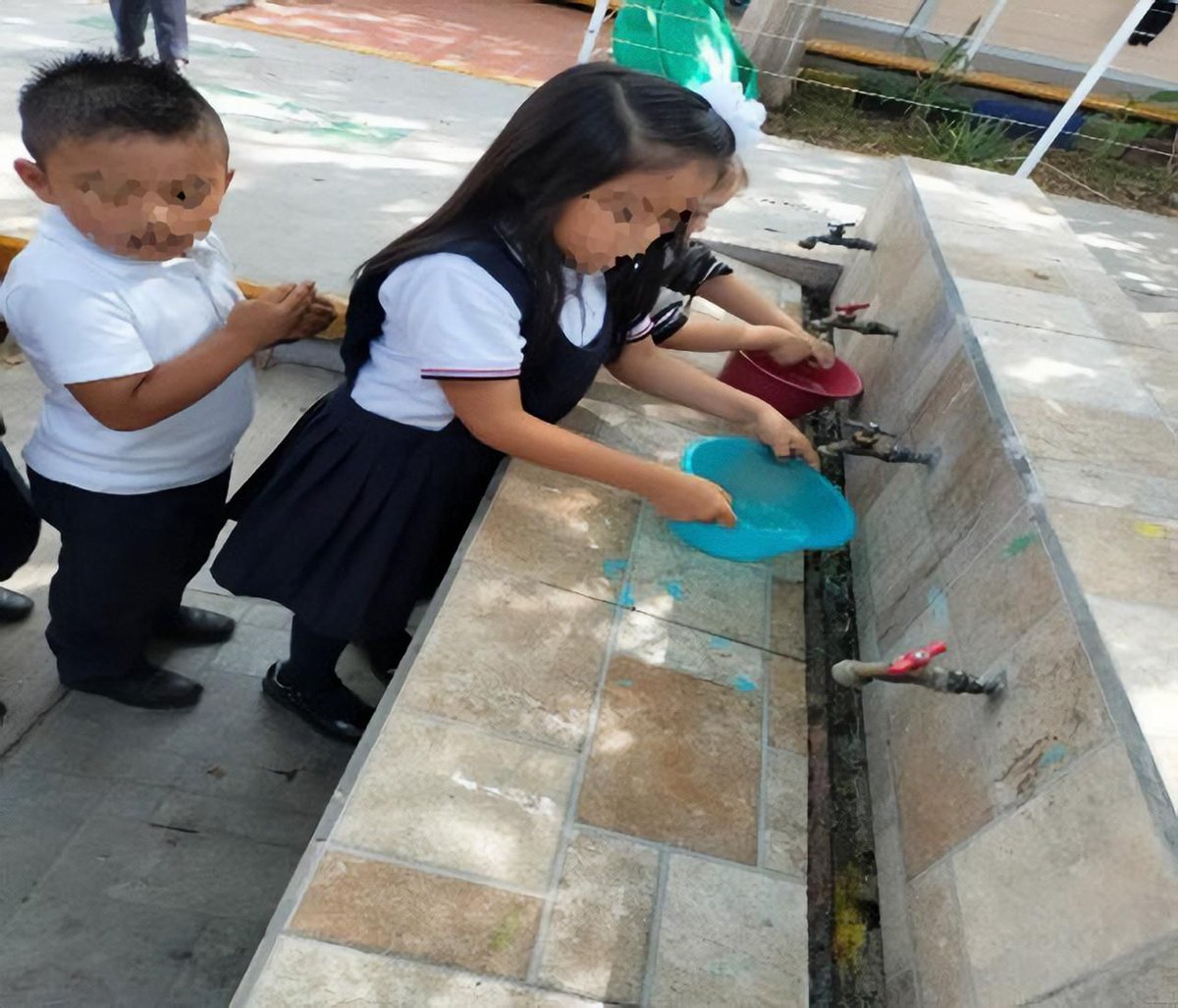 ceballos_eliud's tweet photo. El líder nacional del #SNTE, Mtro. Alfonso Cepeda Salas, agradeció a la comunidad educativa su respaldo a las campañas del Sindicato para la Cultura de Paz, cuidado del agua y contra las adicciones. En reunión de evaluación, celebró su avance en todas las escuelas del país. https://t.co/ecsjHdhAxw
