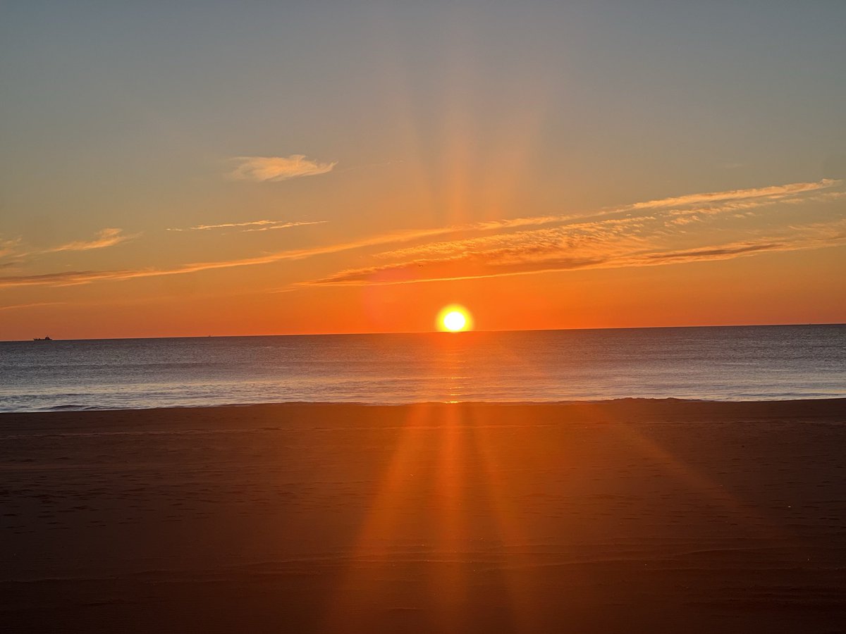 joyworkedu's tweet photo. 2024-I sat and watched the sun rise.
#joyworkedu
Love, Dr. Joy☀️ https://t.co/Csb5TEQTNy