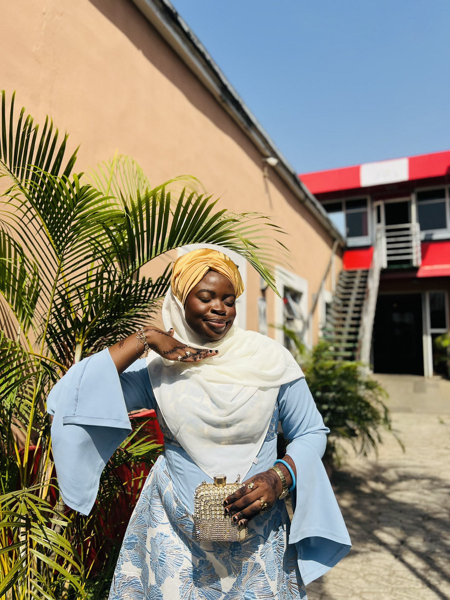mar_l_bee's tweet photo. A week ago, my baby girl @Hes_Salmah got married to the love of her life😍 
As per her directive, show up and show out and I did just that🩵💜
My dresses were made by Perissos stitches (on IG), she’s good good🥰
My fupa came out to play as well😝 https://t.co/9dZ1PSDv11