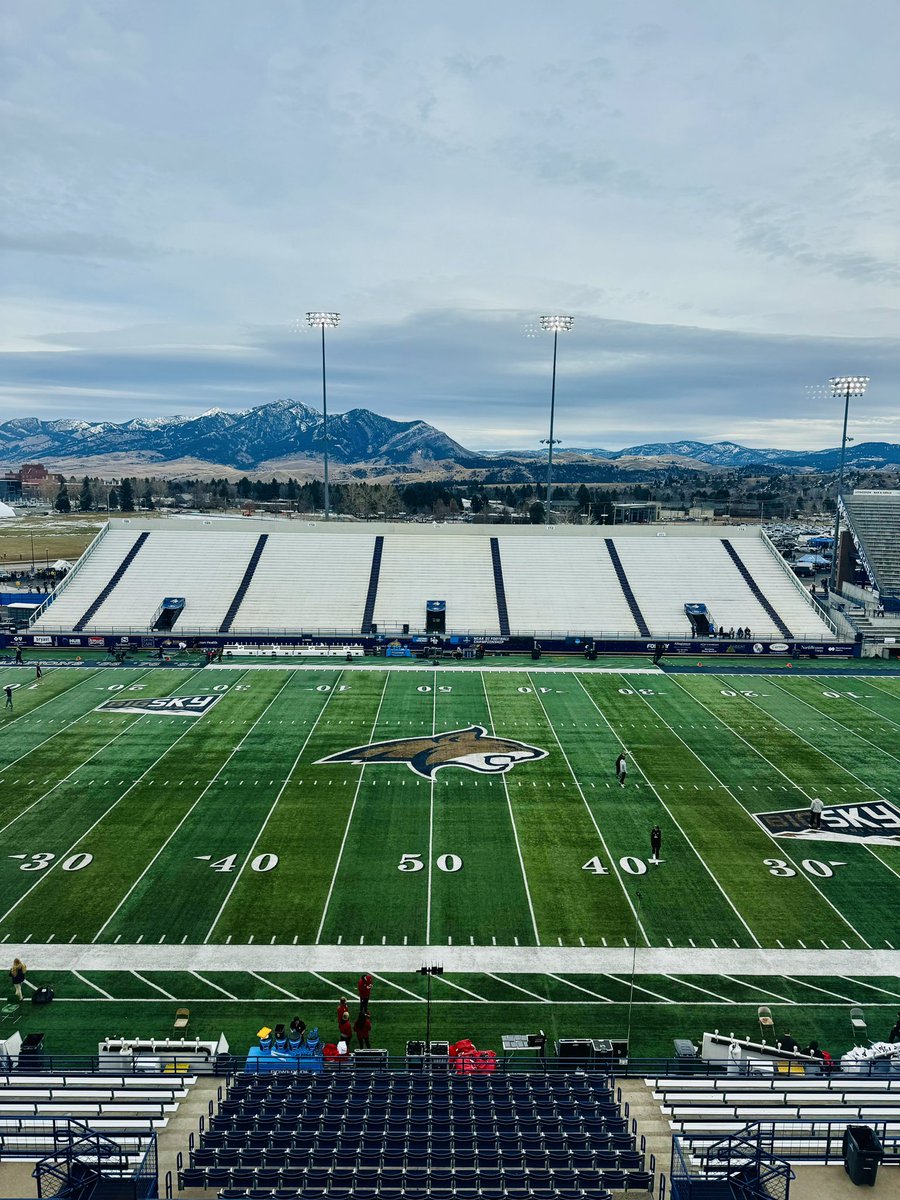 Go time <a href="/SDCoyotesFB/">South Dakota Football</a> 

#GoYotes