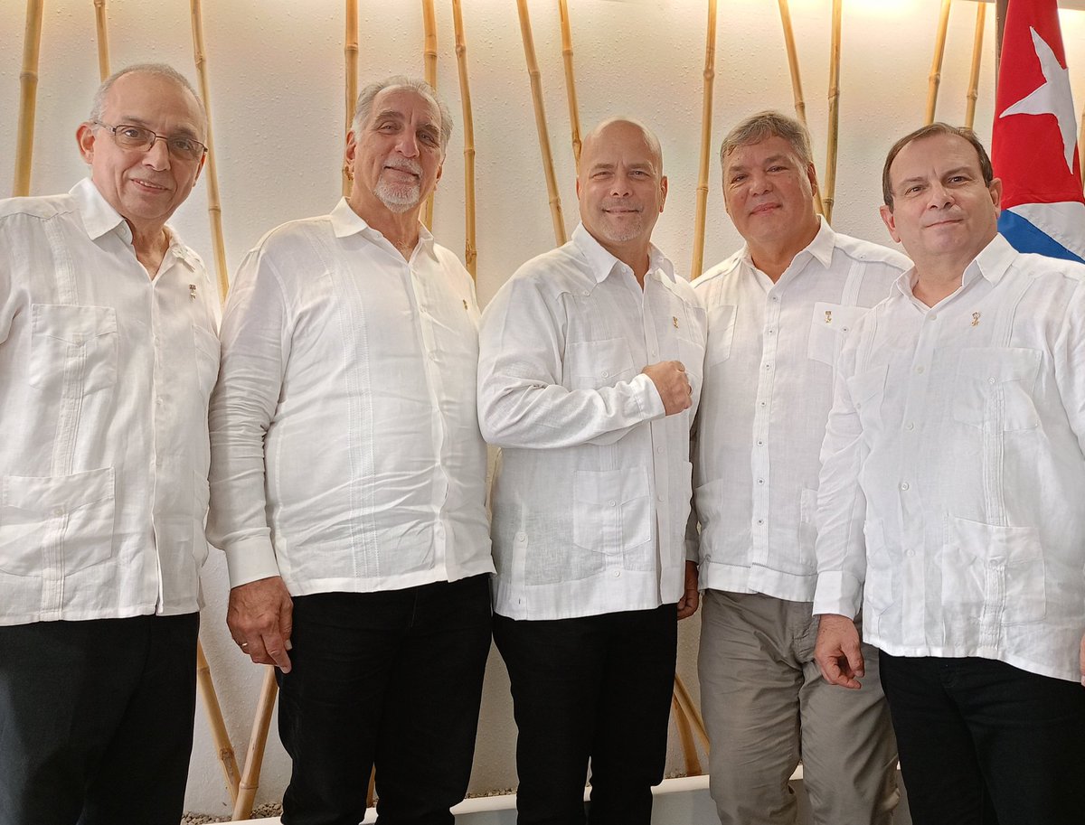 SoldadodeFidel's tweet photo. Viva #Cuba libre!!! A pelear y a vencer en este año 2025!!! Que no se equivoque el imperialismo norteamericano, que no se equivoquen nuestros enemigos y adversarios!! Unidos #Venceremos #LosCinco https://t.co/HdvipZmHdX