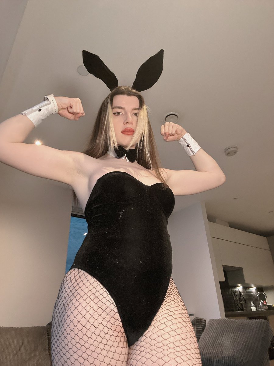 IzzyWinterz's tweet photo. Muscle bunny (no muscles in sight) https://t.co/hvvlCdofh1