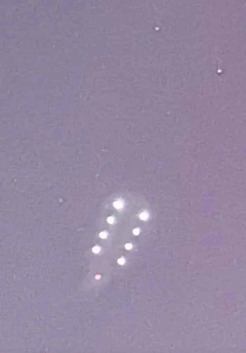 DailyUFOPosts's tweet image. Man photographs potential UFO in Pickering, Canada

Looks to be a very large vessel. Thoughts?