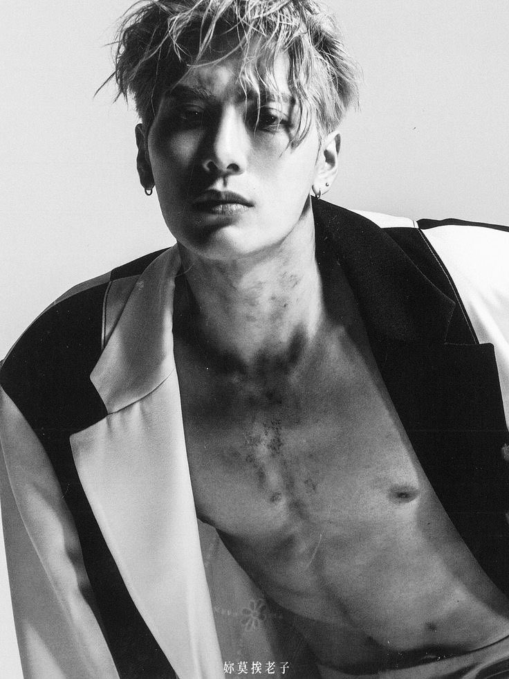 New erotic sounds is goin' down, now listen
I can hear your heartbeat, you're sweatin'
I can paint a perfect picture
I get deeper and deeper, I told ya I'll get ya
I'd work that, murk that, just the way ya like it baby

Spokojnego wieczoru!