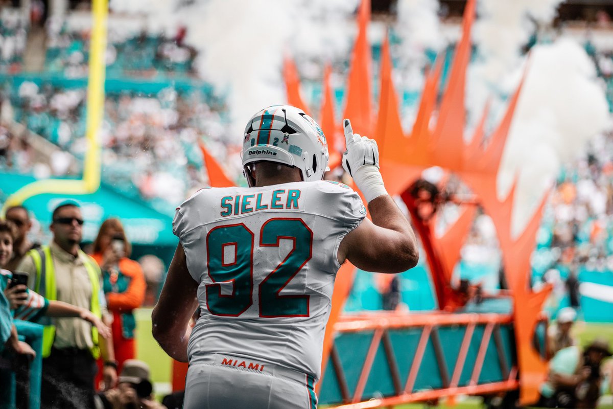 A D2 -walk on- earns a scholarship then gets drafted. Gets cut twice from the same team then picked up. Becomes a starter than a captain. And now we are talking about a potential Pro Bowl season? 
Was this in the script people!?

#ProBowlVote Zach Sieler