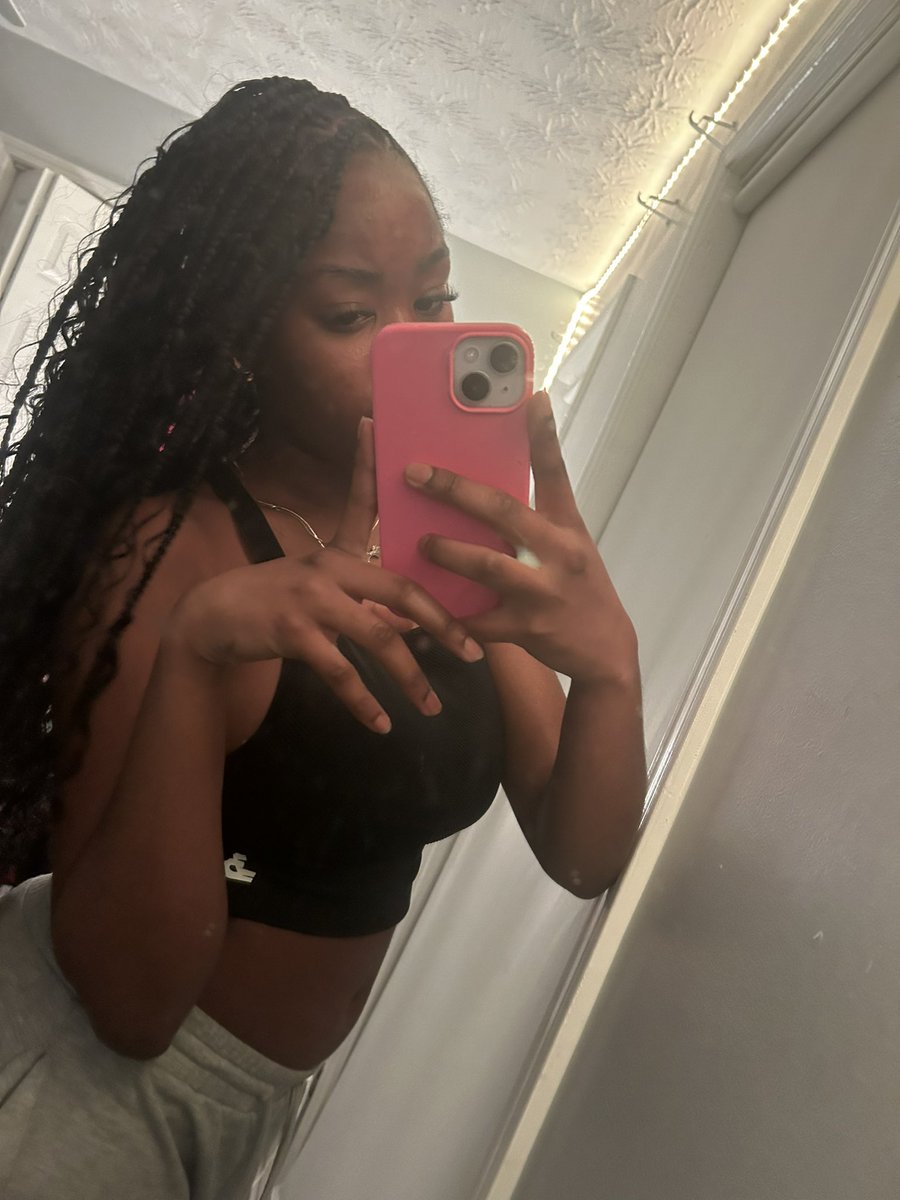 riritheestar's tweet photo. Idk that hair change once a week thing not for me but ima still do it https://t.co/yGRjvhNIKo
