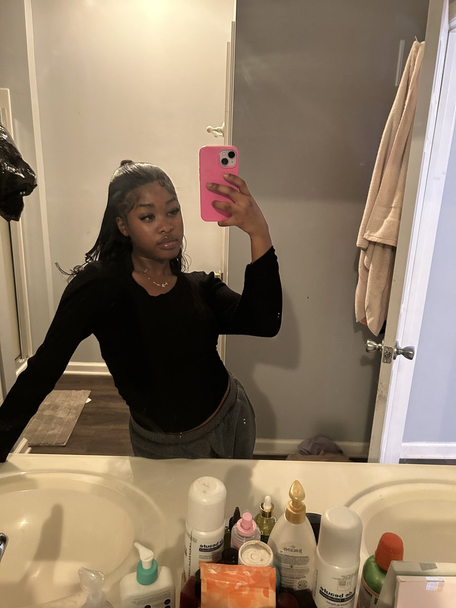 riritheestar's tweet photo. Idk that hair change once a week thing not for me but ima still do it https://t.co/yGRjvhNIKo