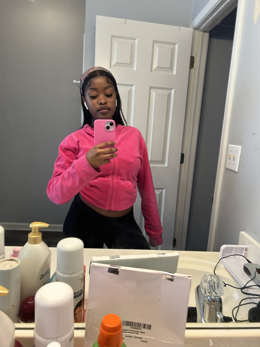 riritheestar's tweet photo. Idk that hair change once a week thing not for me but ima still do it https://t.co/yGRjvhNIKo