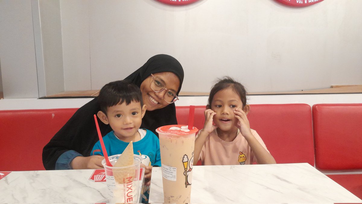 deboiira's tweet photo. I love you kids ❤ https://t.co/9WfdEs5hPo