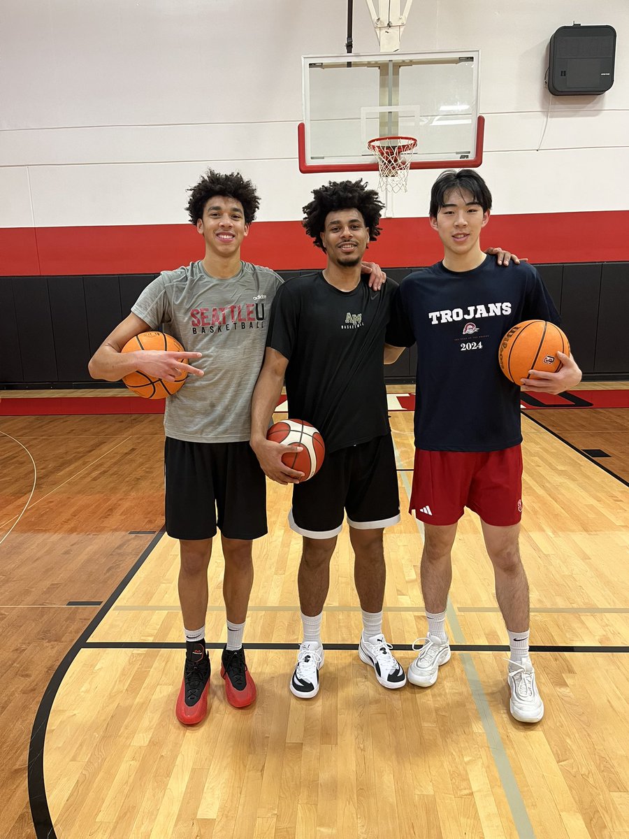 The past &amp; the future! Great having Redhawk legend, Riley Grigsby back in city for the holiday break working out with our guys Ray &amp; Yuto this morning. Riley is avg. 24 &amp; 8 in the top league in Luxembourg #ProRedhawks