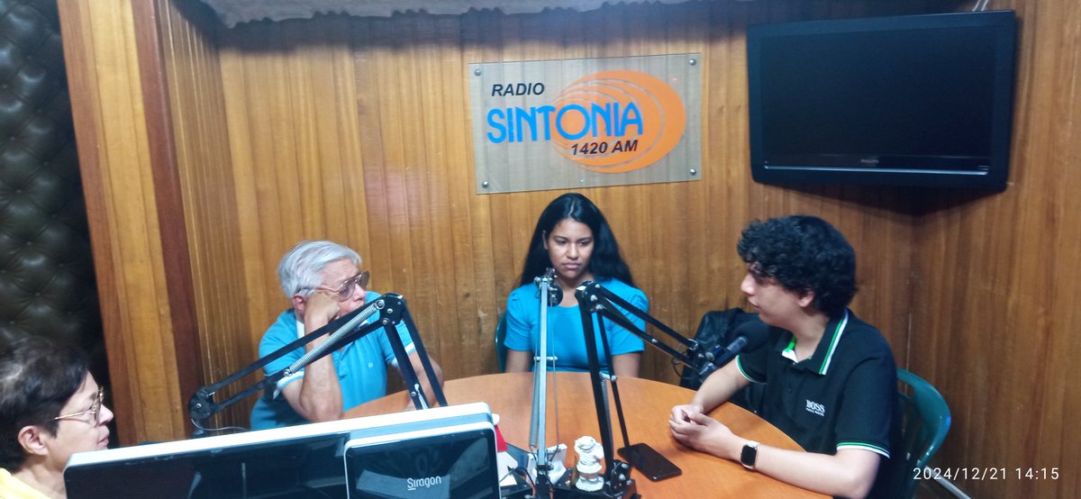 ecorina2's tweet image. Un Feliz 21 Diciembre 2024 les deseamos desde #EstamosalAire por @Sintonia1420am #DíadelEspiritudelaNavidad y una muy #BuenaNavidad. Que logremos muchos cambios que nos lleven a la versión de la Venezuela Sostenible que requerimos 🇻🇪💖😃📻🎙️📷📲