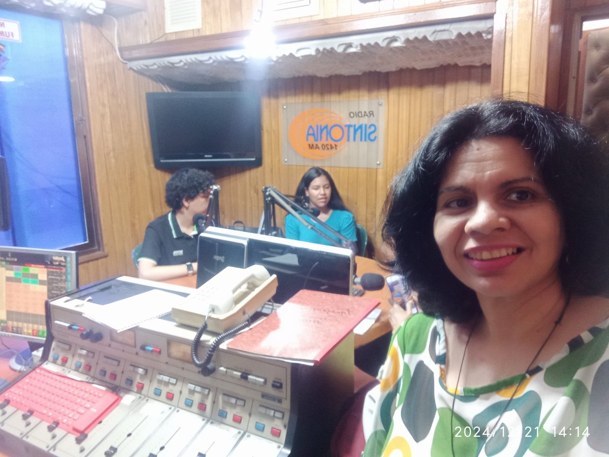 ecorina2's tweet image. Un Feliz 21 Diciembre 2024 les deseamos desde #EstamosalAire por @Sintonia1420am #DíadelEspiritudelaNavidad y una muy #BuenaNavidad. Que logremos muchos cambios que nos lleven a la versión de la Venezuela Sostenible que requerimos 🇻🇪💖😃📻🎙️📷📲