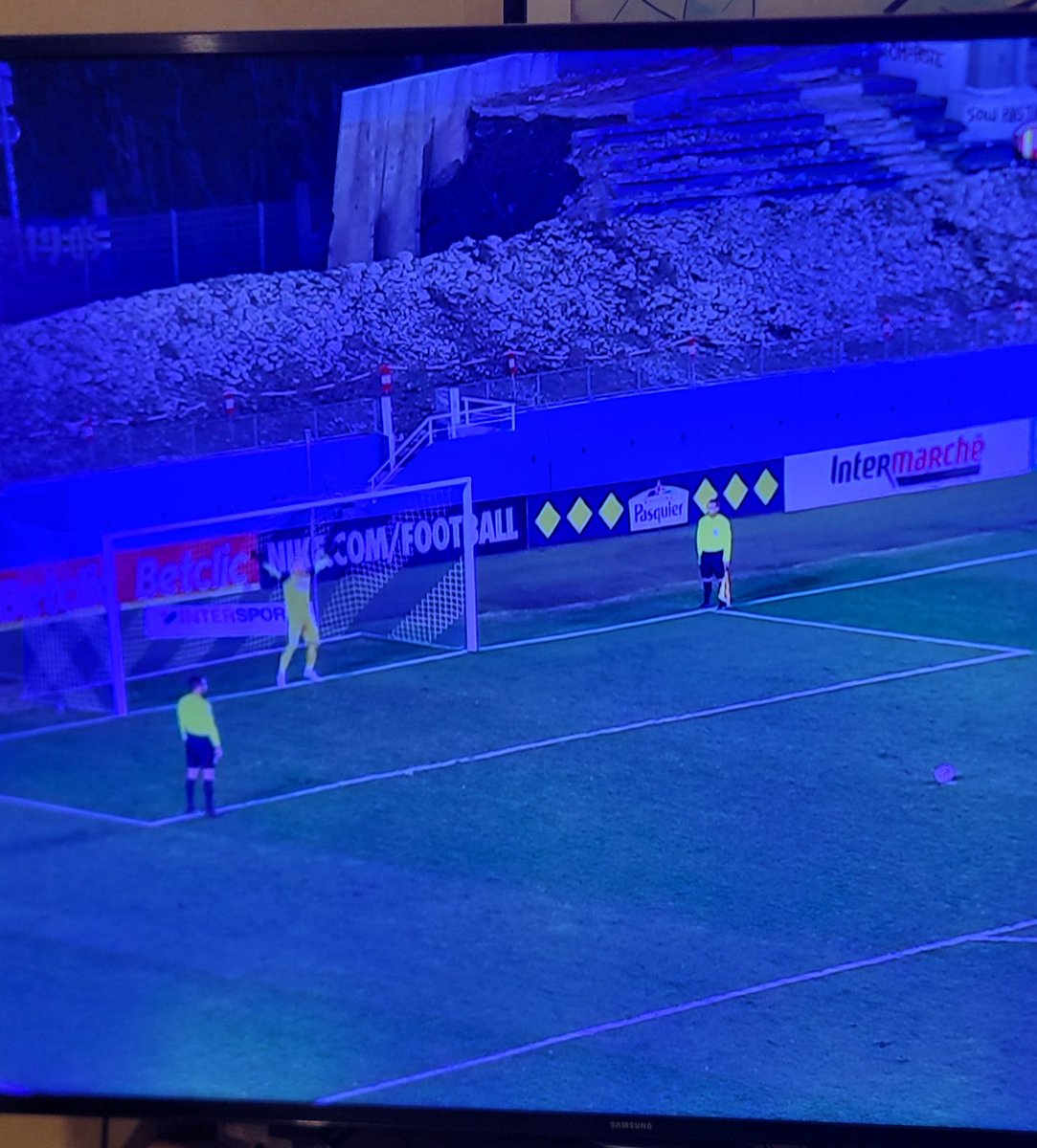 KBitterlin's tweet image. Gros suspense dans ce match de Coupe de l&apos;Entre-Terre entre le Football Club de Caelid et l&apos;En Avant Leyndell