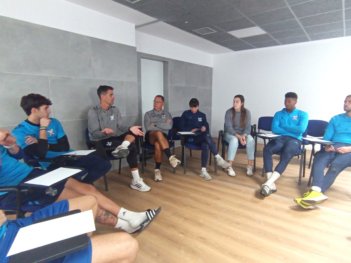 CanteraCDT 🏴 (@cdtcantera) on Twitter photo 🗣️ Juanra Álvarez y <a href="/Danihs21/">Dani Hernández</a> dirigieron y mediaron durante la sesión.
#CanteraCDT <a href="/CDTOficial/">CD Tenerife 🏴</a> #AmorEterno 🗣️ Juanra Álvarez y <a href="/Danihs21/">Dani Hernández</a> dirigieron y mediaron durante la sesión.
#CanteraCDT <a href="/CDTOficial/">CD Tenerife 🏴</a> #AmorEterno