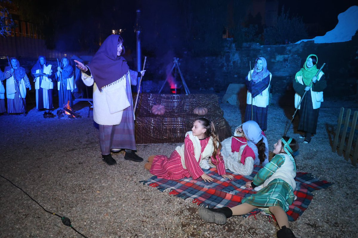 El portal de Betlem torna a cobrar vida amb la màgia del #NadalViladecans!🎄

A més, viu l'actuació dels Pastorets a càrrec de l'Agrupació Cultural Mossèn Cinto Verdaguer amb representacions els dies 22, 28 i 29 de desembre al Centre Cultural St. Joan📍