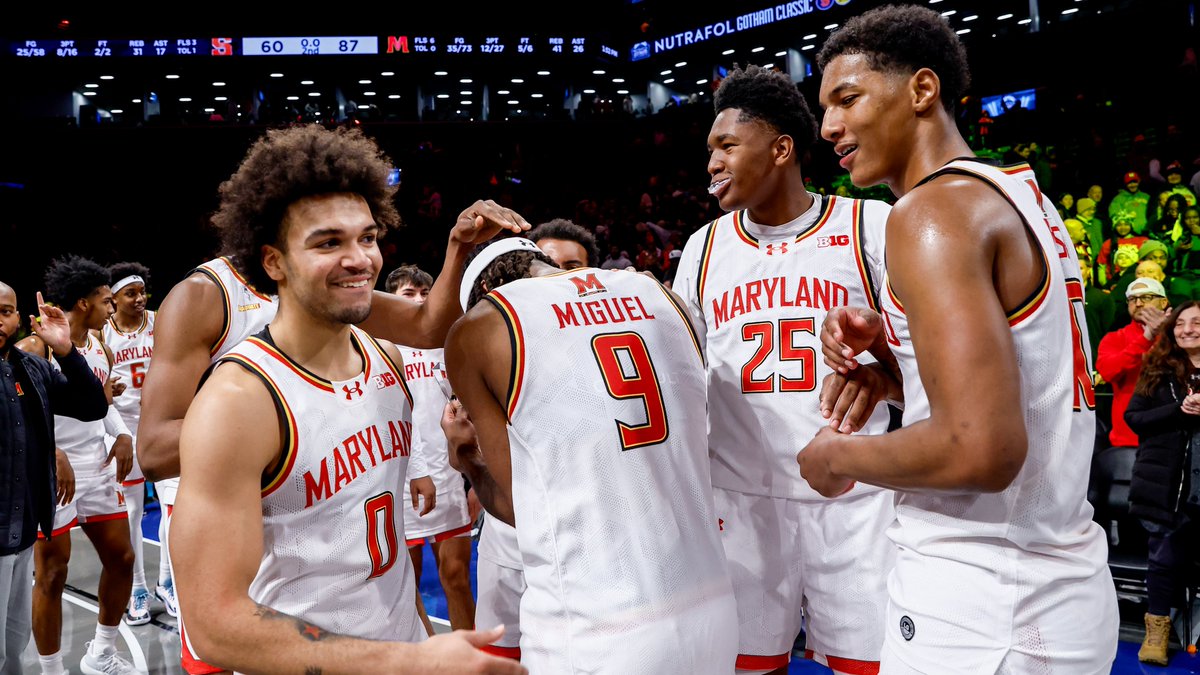 TerrapinHoops's tweet photo. This team. ❤️💛 https://t.co/aVBHeIUErg