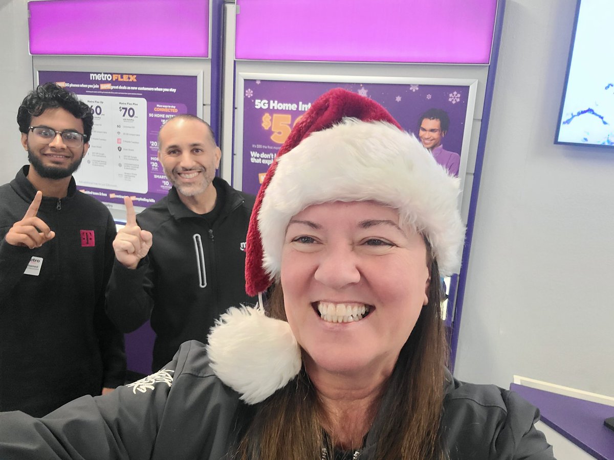 diane legaspi (@dianelegaspi) on Twitter photo Metro by T-Mobile teams spreading holiday joy here in Sacramento!! And helping customers get holidazzling deals! <a href="/JonFreier/">Jon Freier</a> <a href="/thayesnet/">Terry Hayes</a> Metro by T-Mobile teams spreading holiday joy here in Sacramento!! And helping customers get holidazzling deals! <a href="/JonFreier/">Jon Freier</a> <a href="/thayesnet/">Terry Hayes</a>