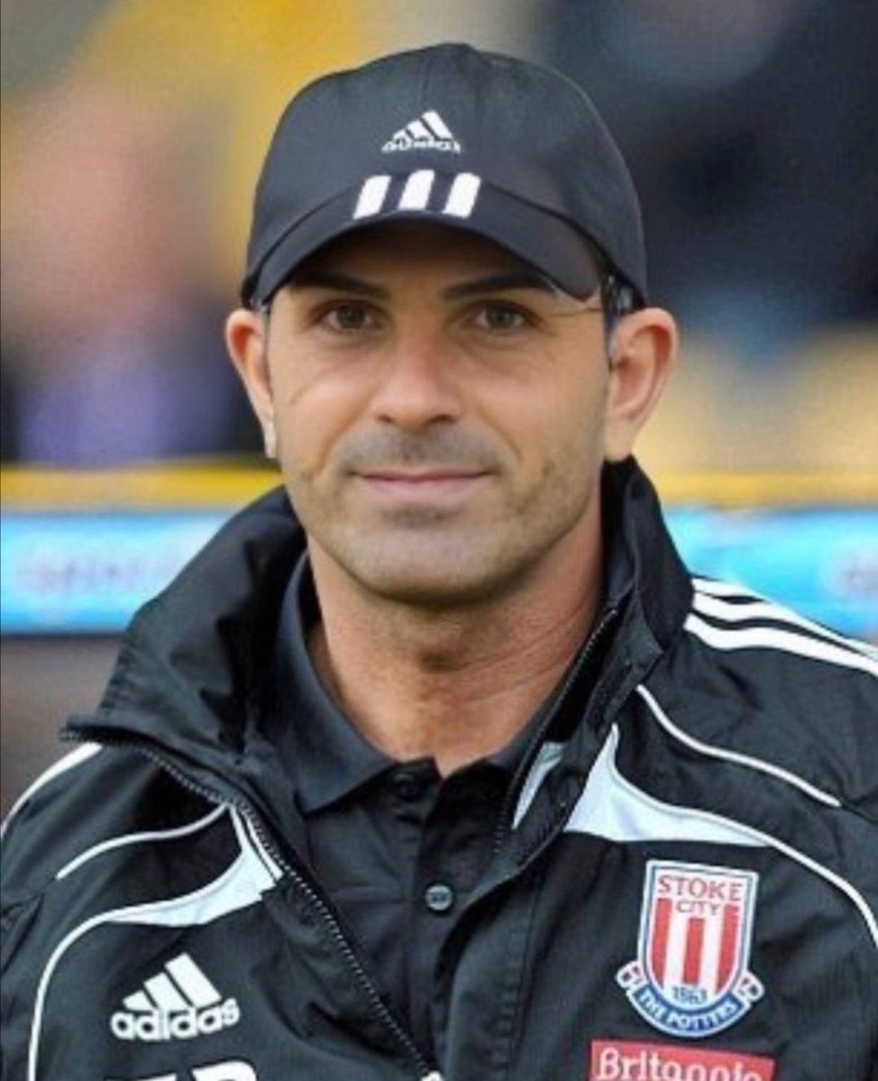 Arsenal just became the first English top flight team to score 5+ goals in 6 away games in a calendar year.