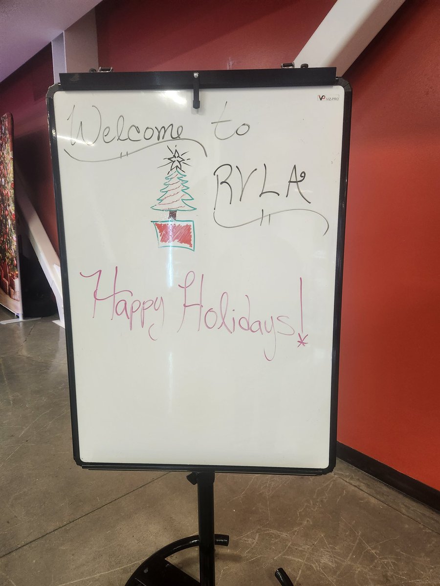 FN_Makayla's tweet photo. Black Santa is happening now at Rainier Valley Leadership Academy now until 2pm!

Come get a photo with Santa and learn more about what Rainier Valley Leadership Academy has to offer! https://t.co/JG5g5RT8re