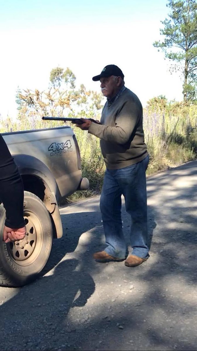 FEWLA   WALMAPU   ERCILLA 

Denuncia Pública de Lof Chacaico Ercilla

Así es el actuar común d latifundistas en territorio mapuche, los mismos asociados a grupos d víctimas d violencia rural, los protegidos x la militarizacion y que reciben subsidios del estado
Juezgue ud

RT RT