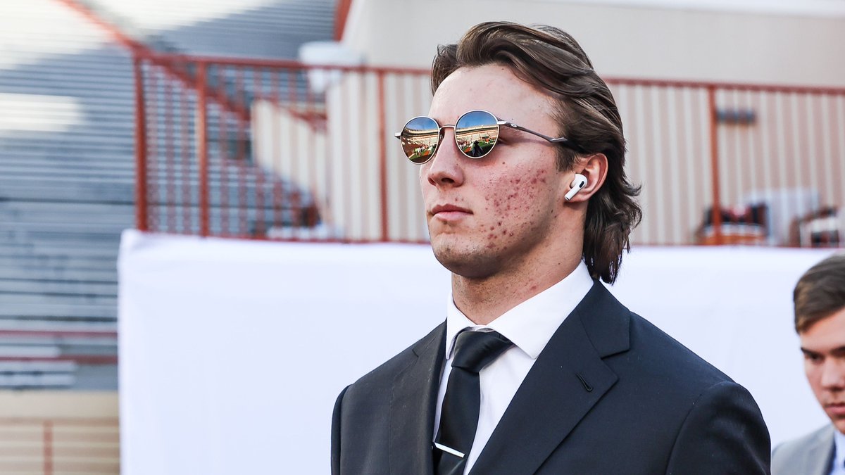 MDavidHood's tweet image. Cade arrives, with the stadium reflected in his glasses. Great shot by our @merrellmann