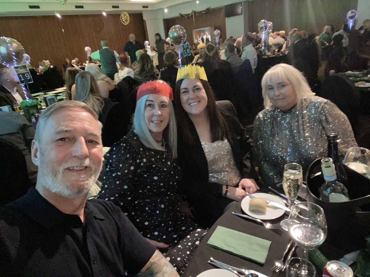 mrsgeri_c's tweet photo. #KerryDaleChristmas Table 10 🍀🍀🍀 https://t.co/Xpxl7mvg2Y