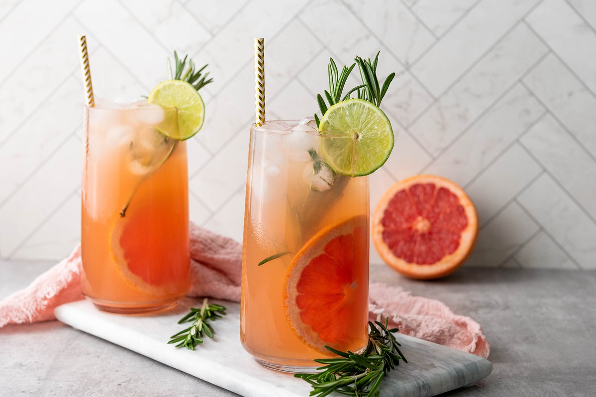 Shake up your holiday parties with this zesty Grapefruit Rosemary Mocktail! Who says you need booze to boogie? Cheers to merry mocktails --> extremecouponingmom.ca/grapefruit-ros… #Mocktail #MerryMocktail #HolidayCheers