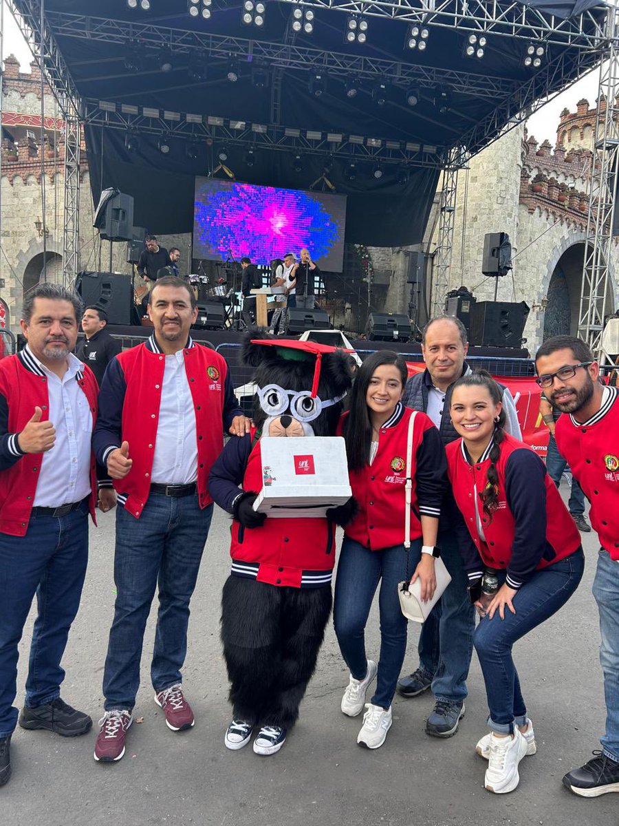 NikolayAguirre's tweet photo. Aquí más momentos de alegria y compañerismo en el desfile por los 165 años de la UNL. Gracias queridos unelinos, junto a ustedes la transformación continúa 💪🏻. https://t.co/eJsvtMXCfx