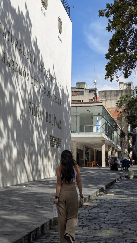 Los Vamos Es Cerquita comenzaron en el Centro hace más de 15 años 

Hoy pasé por muchos lugares que fueron casi mi día a día por mucho tiempo pero sobre todo le comentaba sobre esas personas que formaron parte de esas rutas 

🦊🧶🤍