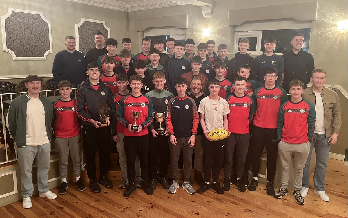 PalatineGAA's tweet photo. An evening of celebration in the Clubhouse as our all conquering U16 panel was presented with Div 1A and Div 3A medals. A very talented group of young men who all have exciting football futures ahead. Well done to them and huge thanks to their expert mentors 🔴🏆🏆🟢 https://t.co/rsbajZY5Im