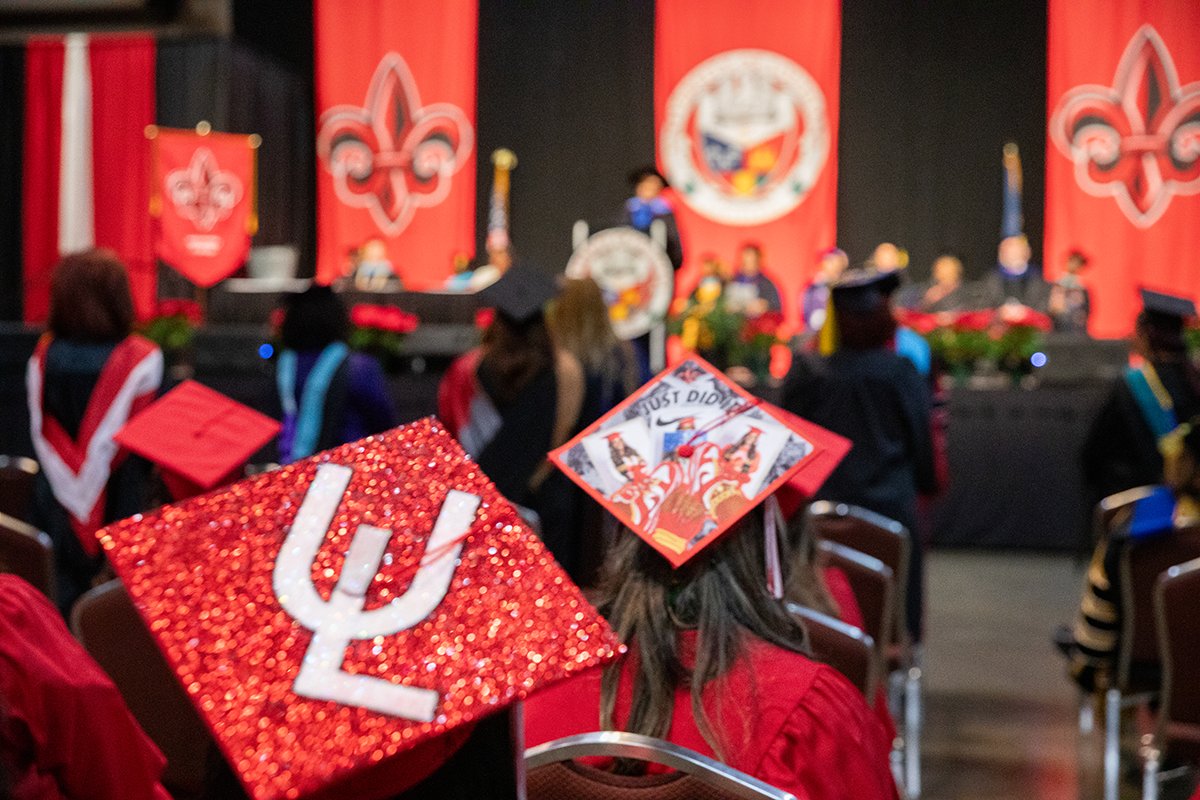ULLafayette's tweet photo. This weekend, we’re honored to confer 1,052 degrees to graduates from 48 Louisiana parishes, 27 states and 24 countries. Among them are 758 bachelor’s degrees, 267 master’s degrees and 24 doctoral degrees. Join us in celebrating our #RaginGrads! https://t.co/MhGoKemDVi https://t.co/zjAvcXaC8N