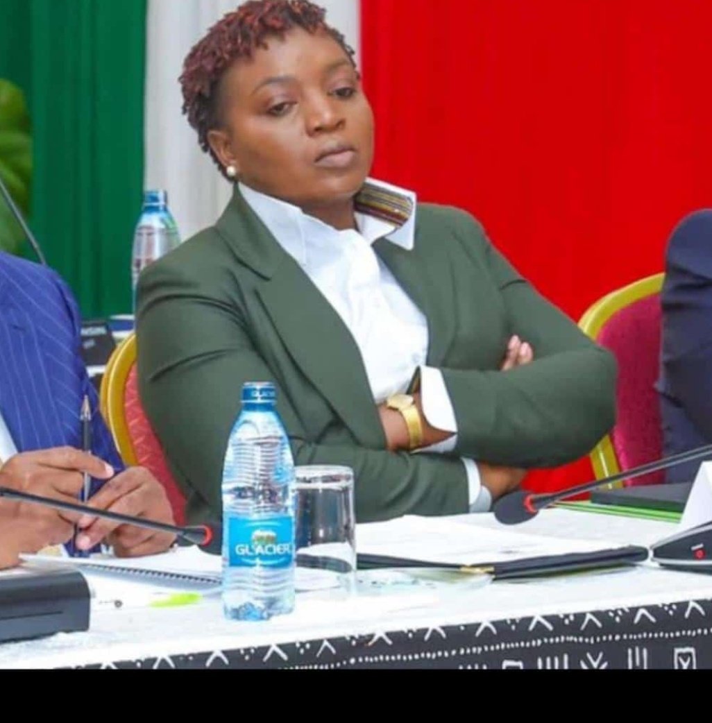 Interns , what comes to your mind after seeing this face..............
Haki a Mungu huyu Susan.....

Kairo Ksh125  Aoko
