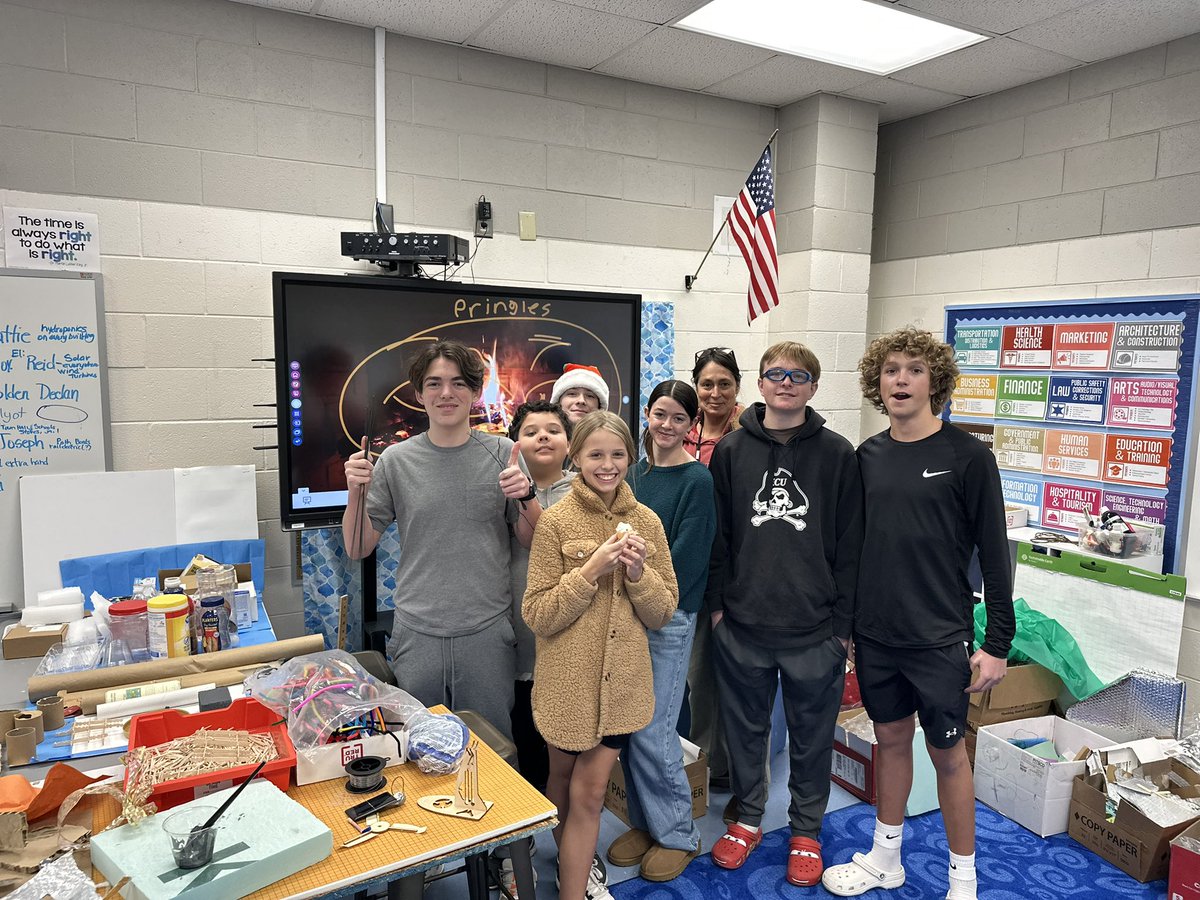 ashley_basnight's tweet photo. ❤️Love❤️ how creative our young people are-they are our future😀 #Futureengineers #creativeminds #futurecities #projectbasedlearningrocks #ffms @Daretolearn_DCS https://t.co/n3YuLpnw0J