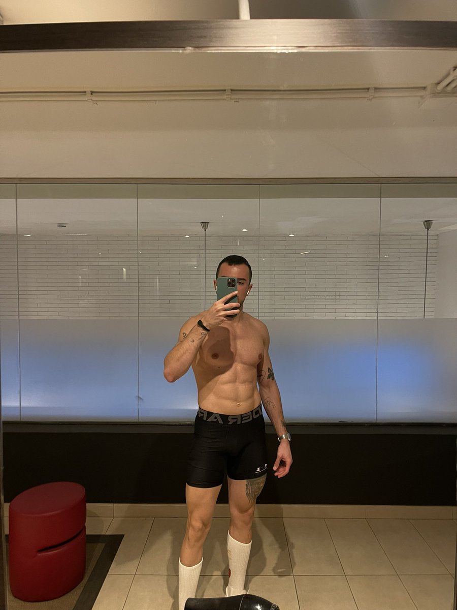 chrisboro_'s tweet photo. Entrenar los sábados también es de guapos 

#gymboy #workout #FitnessMotivation https://t.co/o5OygRovDA